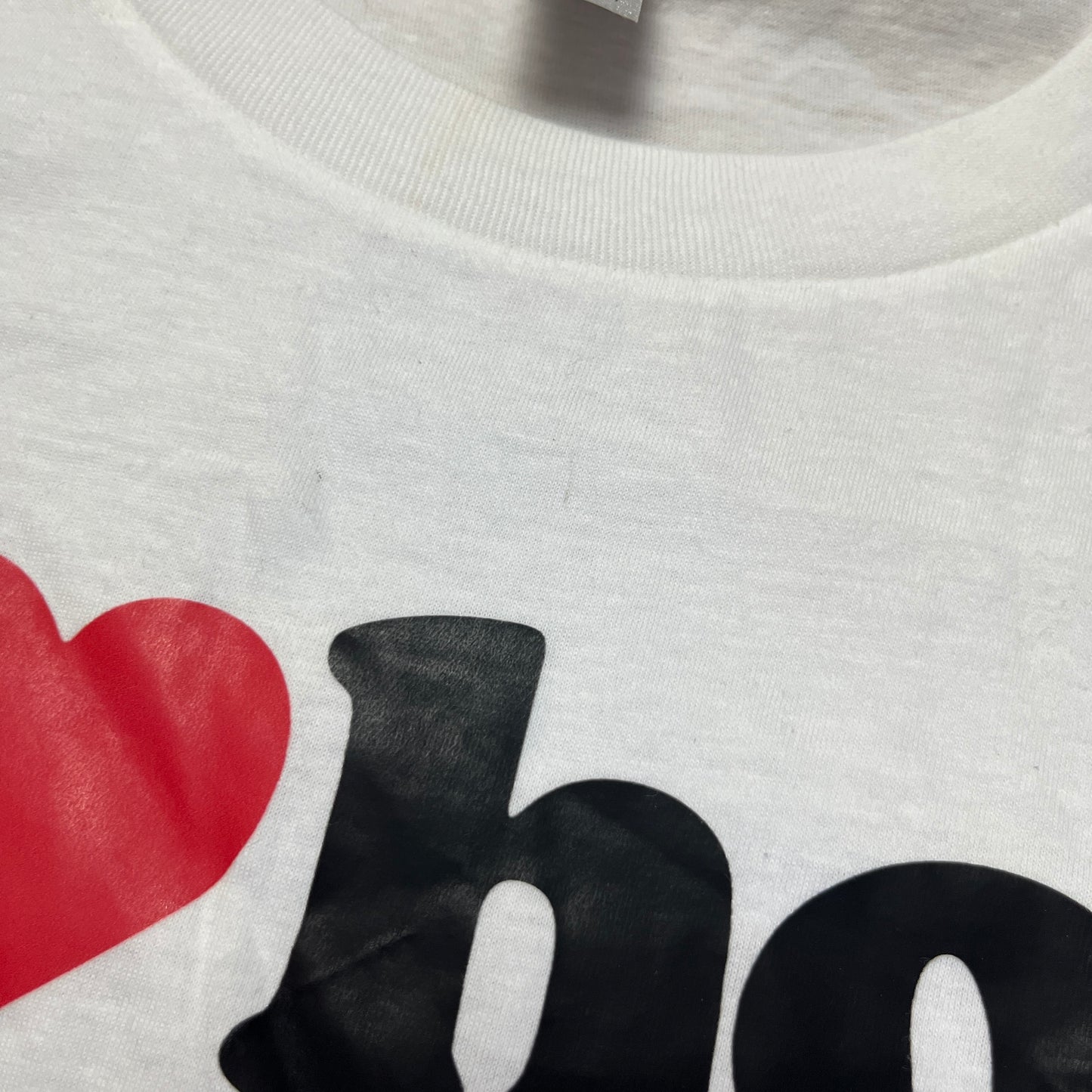 "I LOVE HOT MOMS" Funny Graphic T-Shirt