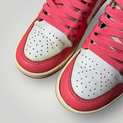 Jordan 1 Mid "Strawberries and Cream"