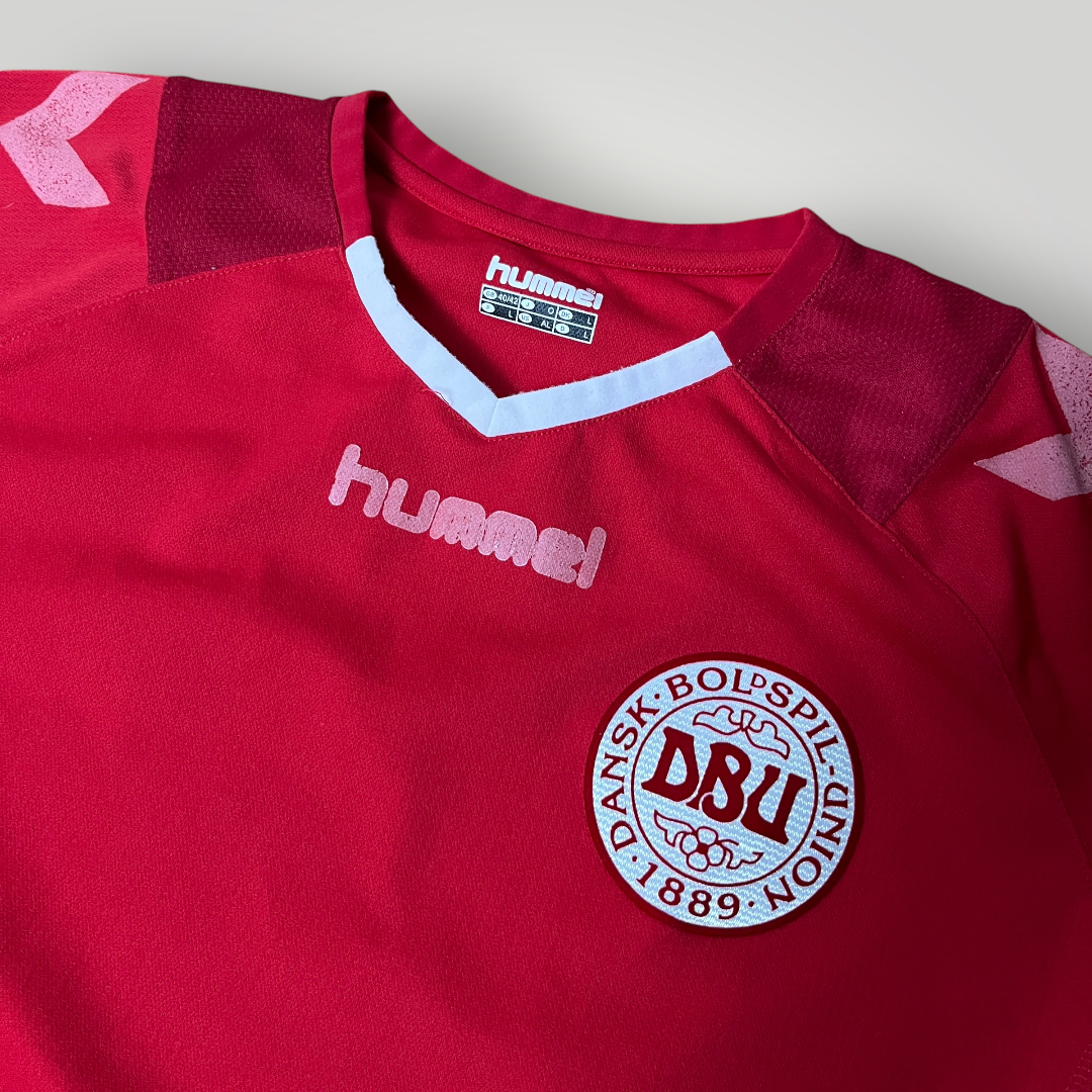 Hummel Denmark 2002/2004 Vintage Home Football Jersey T-Shirt