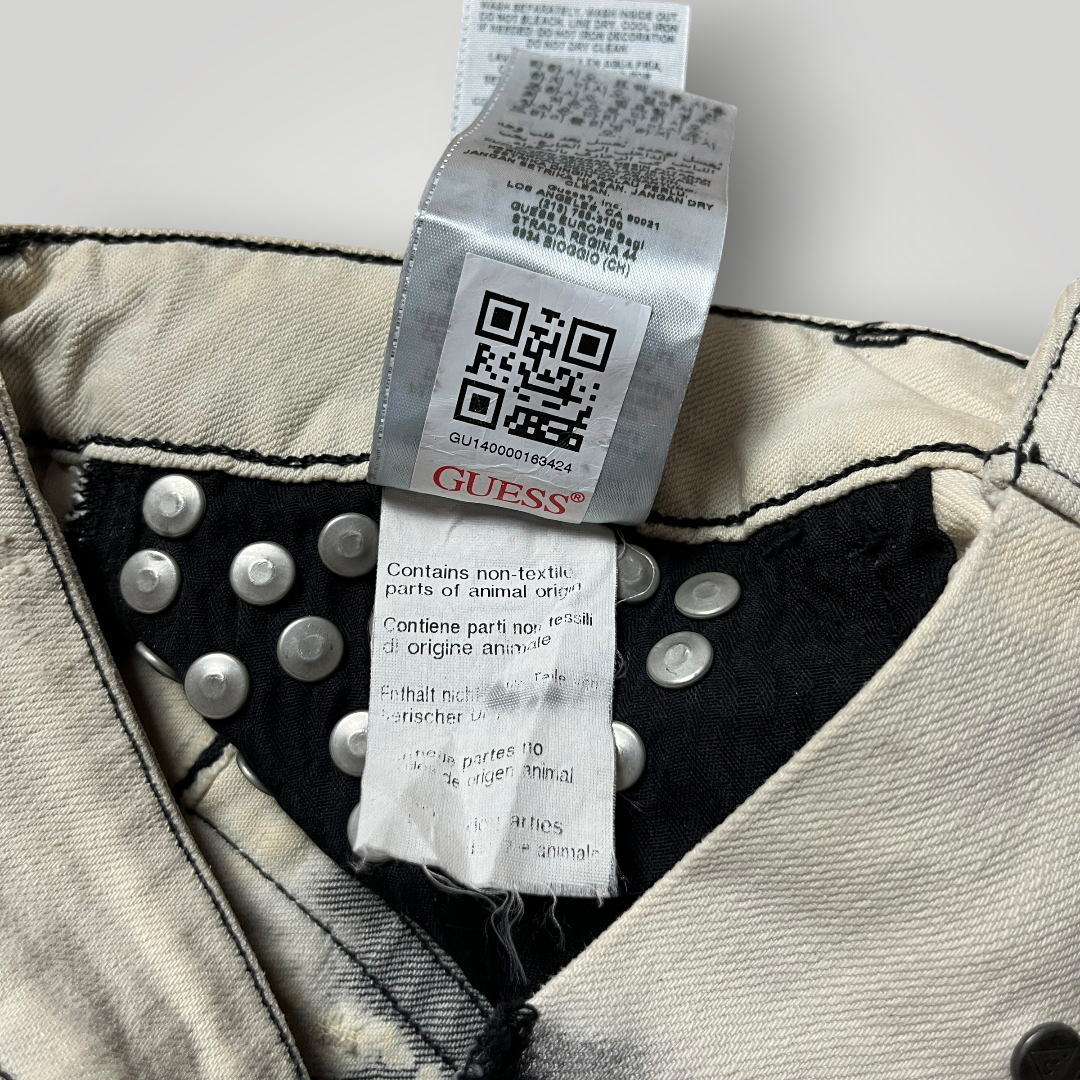 GUESS Y2K Studded Distressed Denim Shorts (Дамско)