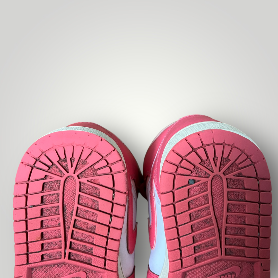 Jordan 1 Mid "Strawberries and Cream"