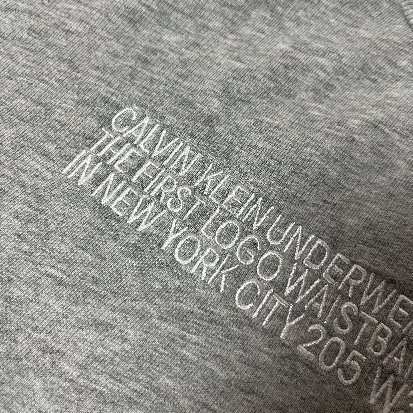 Calvin Klein Statement Cropped Boxy Sweatshirt Crewneck (Дамско)