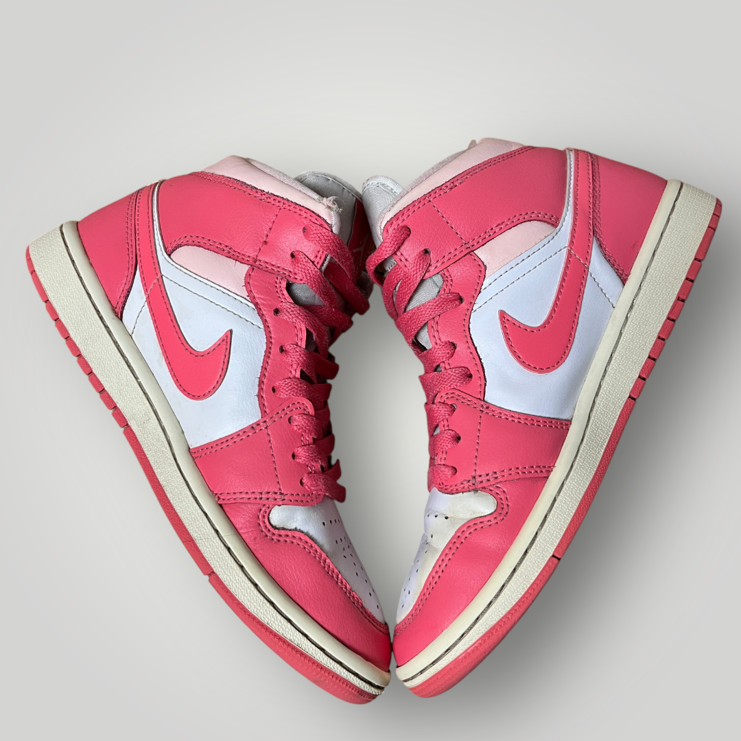Jordan 1 Mid "Strawberries and Cream"
