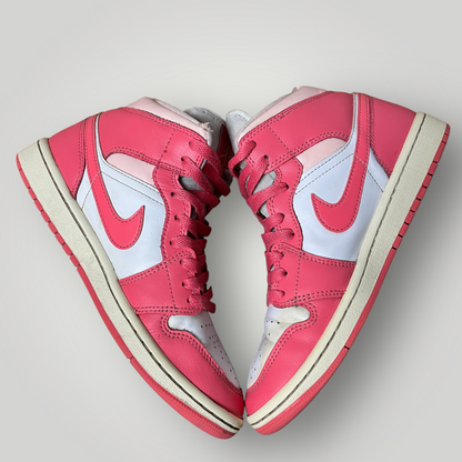 Jordan 1 Mid "Strawberries and Cream"