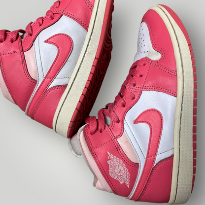 Jordan 1 Mid "Strawberries and Cream"