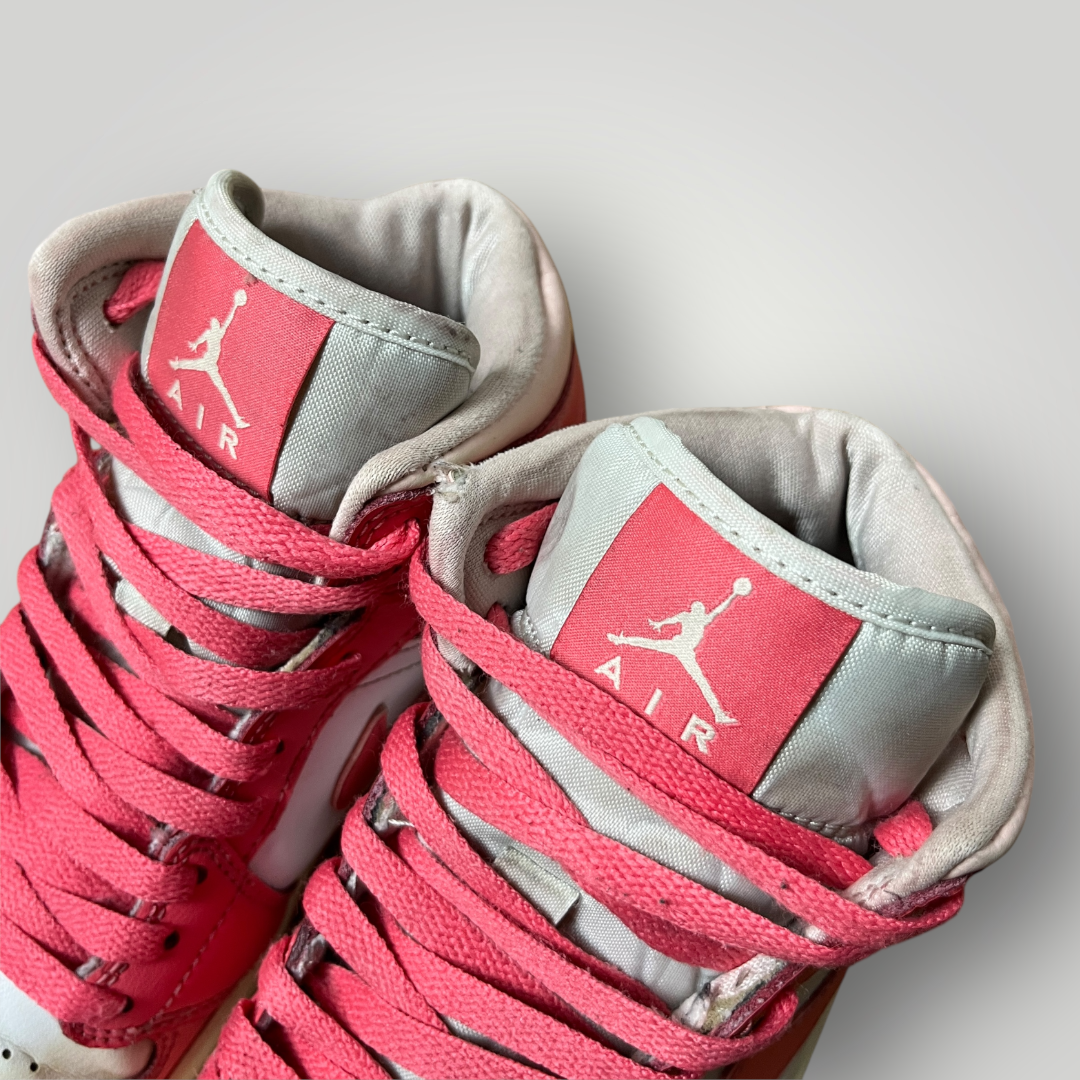 Jordan 1 Mid "Strawberries and Cream"