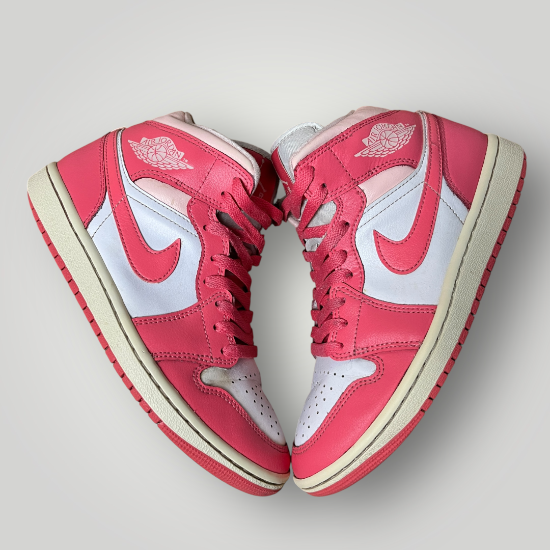 Jordan 1 Mid "Strawberries and Cream"