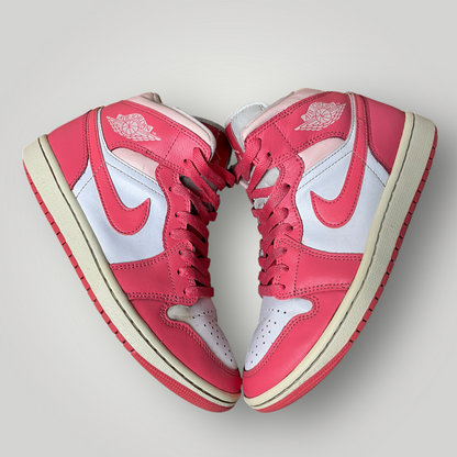 Jordan 1 Mid "Strawberries and Cream"