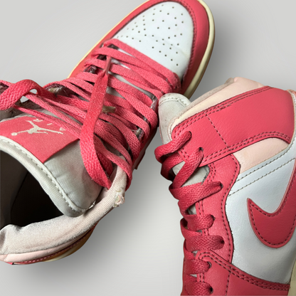 Jordan 1 Mid "Strawberries and Cream"