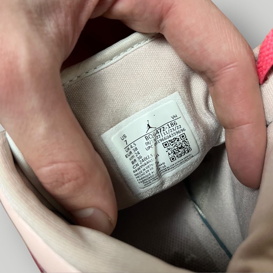 Jordan 1 Mid "Strawberries and Cream"