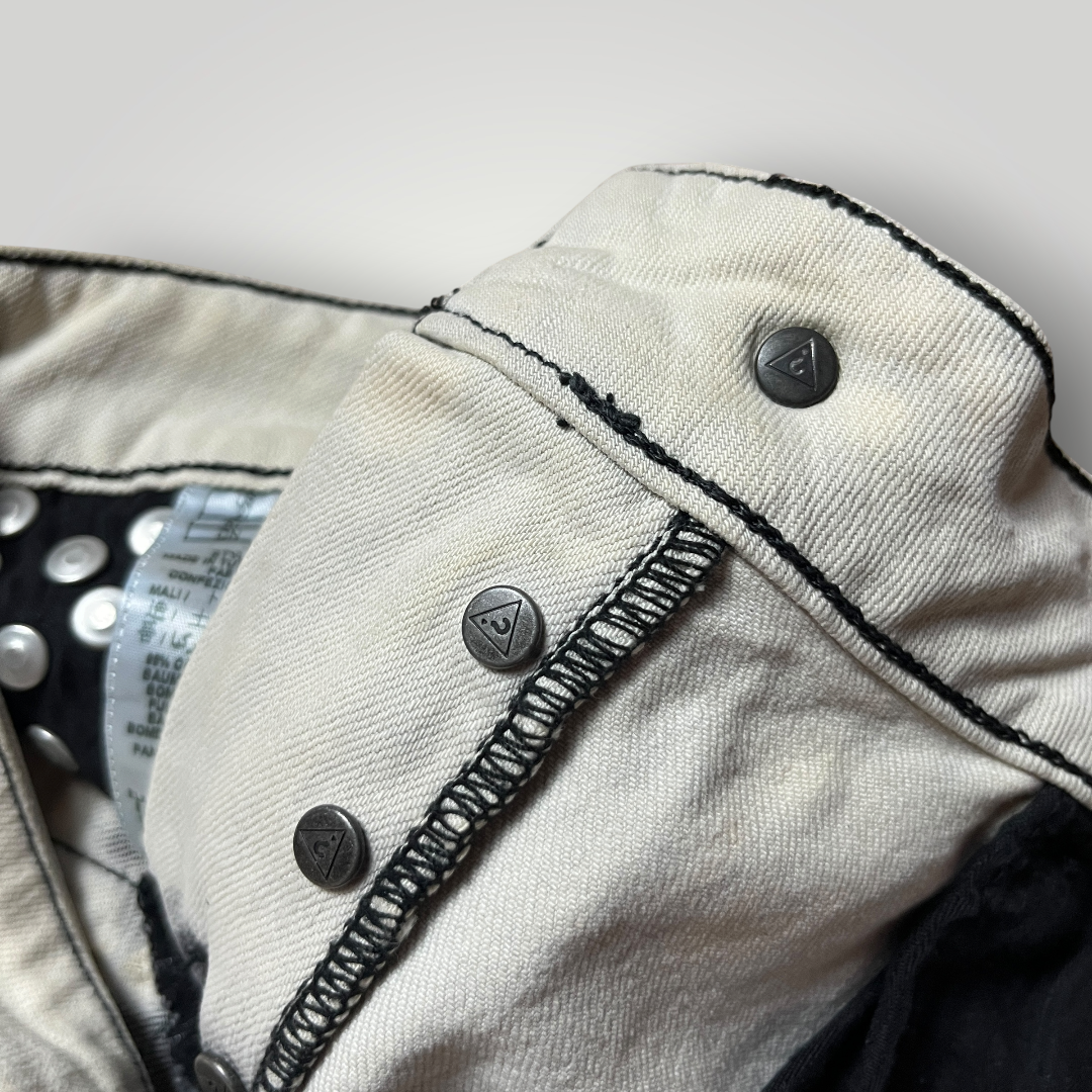 GUESS Y2K Studded Distressed Denim Shorts (Дамско)